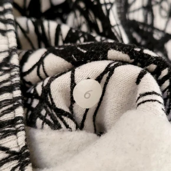 Lululemon Scuba Hoodie black white scribble print Size 6 - Picture 6 of 15